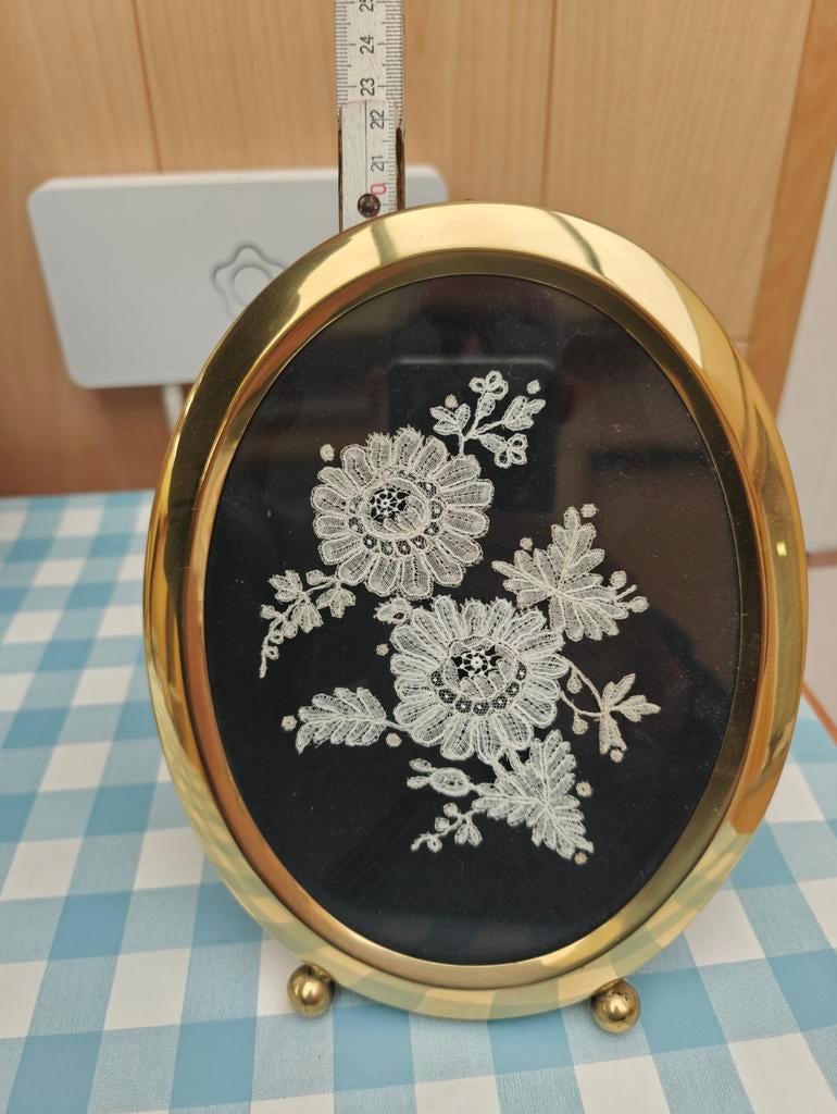 Kanten handwerk ingelijst, Ophalen, Ingelijst