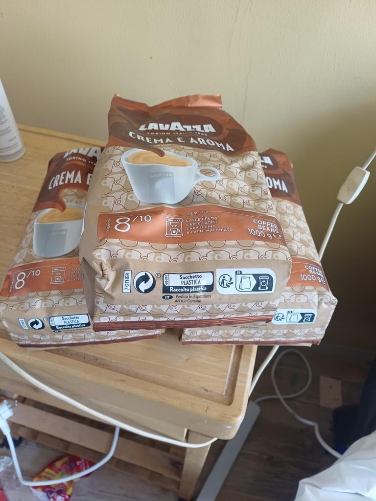 3x 1kg LavAzza Crema E Aroma koffiebonen 8/10, Diversen, Ophalen of Verzenden