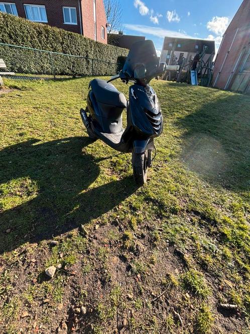 Zip 70 cc a klasse tekoop, Fietsen en Brommers, Scooters | Piaggio, Zip, Klasse A (25 km/u), Tweetakt, Ophalen