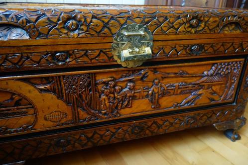 Aziatische handgesneden kamferborst br. 87.5 x d. 41.5 x h., Antiek en Kunst, Curiosa en Brocante, Ophalen