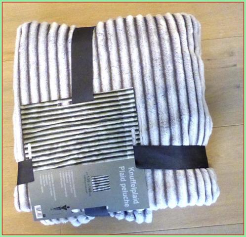 Nieuw Luxe Knuffelplaid (Koopje !), Huis en Inrichting, Woonaccessoires | Plaids en Woondekens, Nieuw, Ophalen of Verzenden