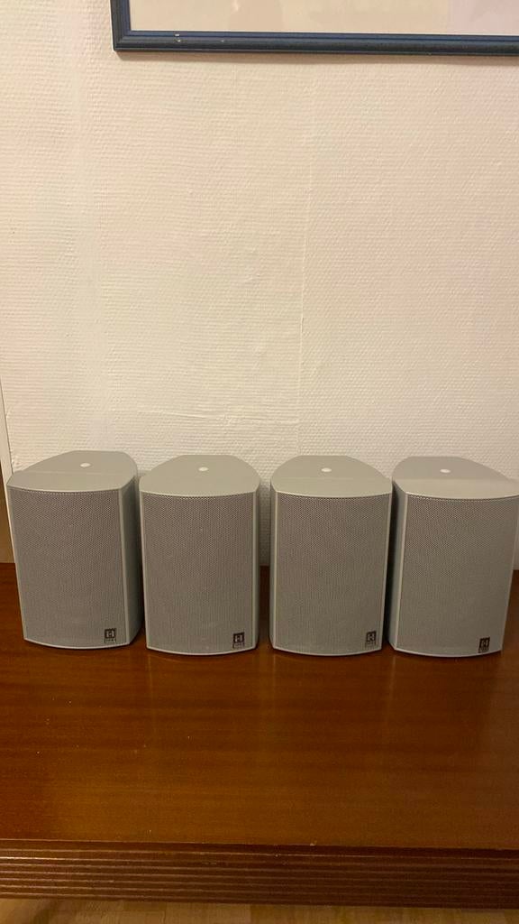 4 hauts parleurs gris avec fixations murales, Autres marques, Autres lecteurs, Enlèvement, Utilisé