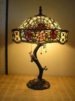 Tiffany tafellamp met prachtige kap en bijpassende voet, Enlèvement, Comme neuf, Autres matériaux, 50 à 75 cm