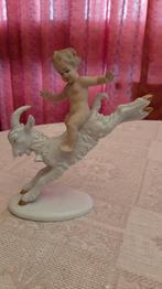 Biscuit porseleinen sculptuur Cherub op geit door Steiner, Antiek en Kunst, Ophalen of Verzenden