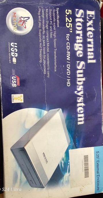 Nieuwe externe CD/DVD schrijver. beschikbaar voor biedingen