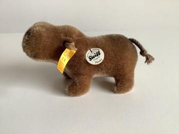 Hippo Steiff « Mocky » avec bouton, bannière et bouclier, Enlèvement ou Envoi, Comme neuf, Autres types, Steiff