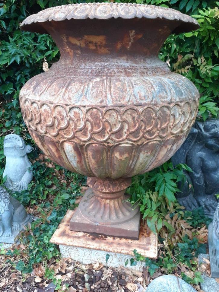 Grote gietijzeren wasbak op onderstel, Tuin en Terras, Tuinvazen, Gebruikt, Ophalen