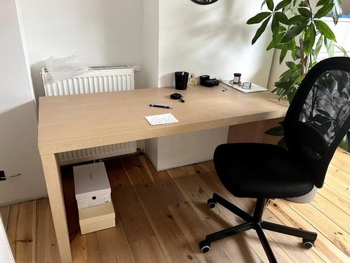 Bureau IKEA MALM Eikenfineer kleur + Stoel IKEA FLINTAN, Huis en Inrichting, Bureaus, Zo goed als nieuw, Bureau, Ophalen