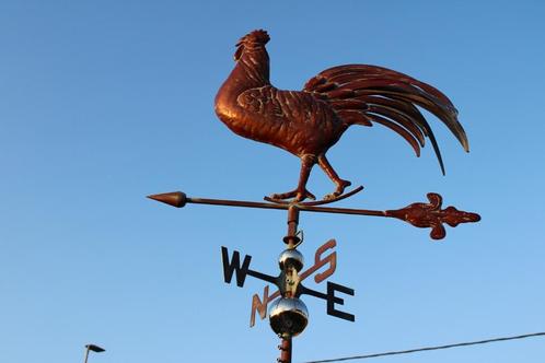 Smeedijzeren windwijzer kleurt een haan met reliëf., Tuin en Terras, Tuinwanddecoratie, Nieuw, Ophalen