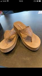 Zeer mooie teenslippers van skechers M.37, Ophalen, Zo goed als nieuw