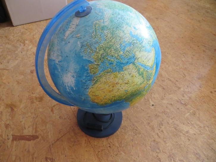 Lichtgevende Wereldbol, Huis en Inrichting, Woonaccessoires | Wereldbollen, Zo goed als nieuw, Verlicht, Verzenden