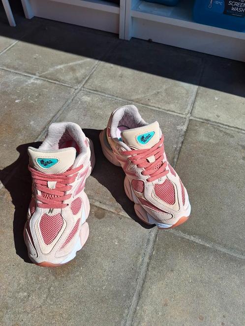 New Balance 9060 limited edition, Kleding | Dames, Schoenen, Zo goed als nieuw, Sneakers, Overige kleuren, Ophalen of Verzenden