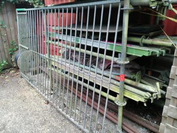 paneel voor hondenren beschikbaar voor biedingen