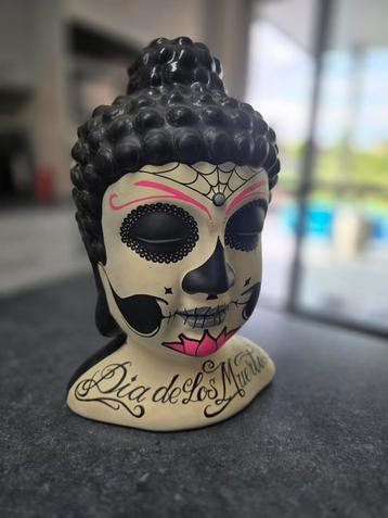 Buddha beeld Dia de los Muertos beschikbaar voor biedingen
