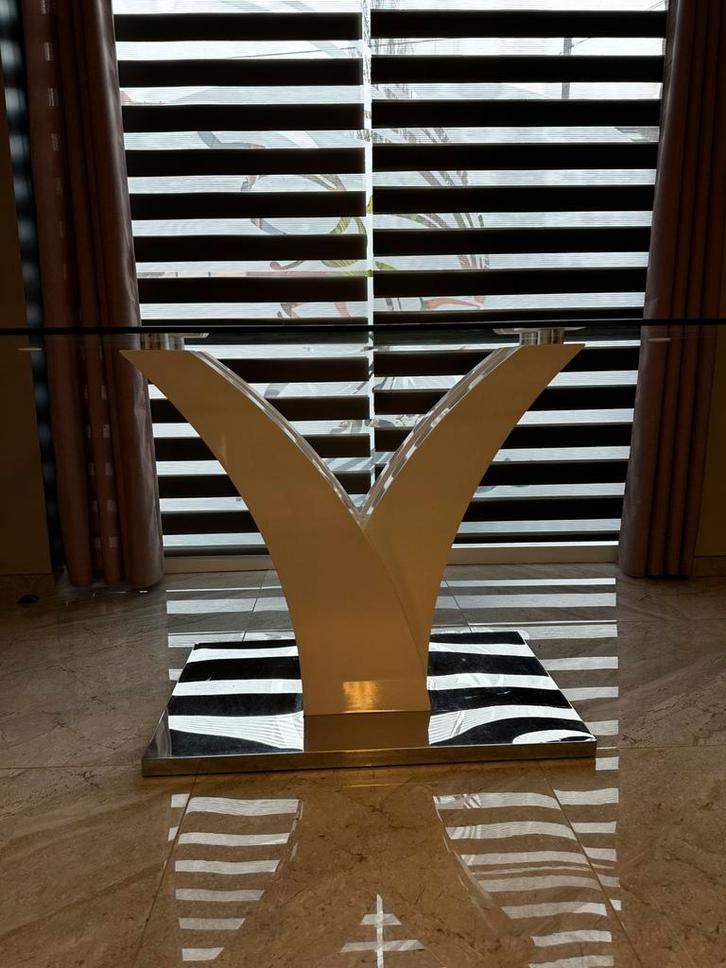 Table design en verre – pied Y blanc laqué, Maison & Meubles, Tables | Tables à manger, Comme neuf, Enlèvement