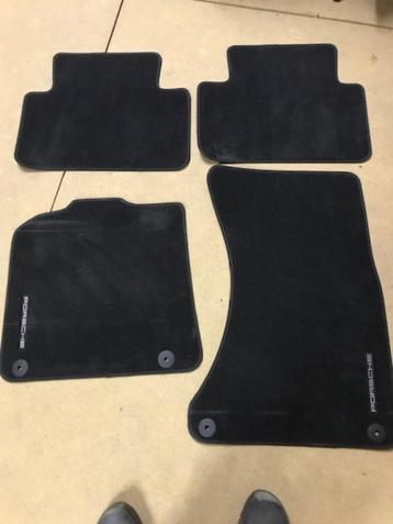 Porsche vloermatten beschikbaar voor biedingen