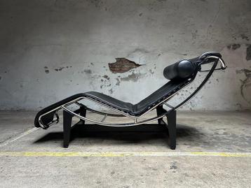 Cassina LC4 Chaise Longue zwart leer beschikbaar voor biedingen