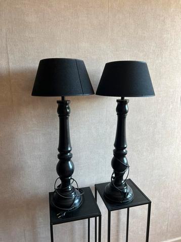 Set van 2 zwarte nachtlampen met kappen – mooie staat beschikbaar voor biedingen