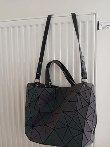 handtas beschikbaar voor biedingen