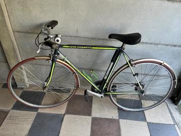 Sportieve herenfiets beschikbaar voor biedingen