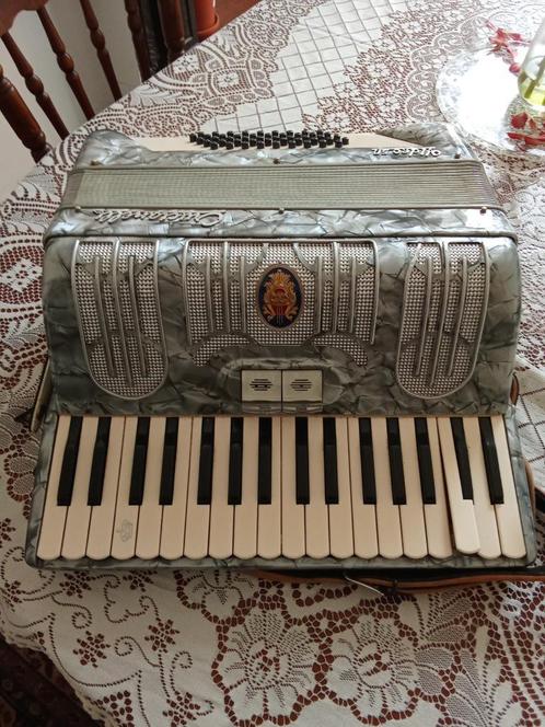 Accordeon Crucianelli Video 50, Muziek en Instrumenten, Accordeons, Gebruikt, Toetsaccordeon, 120-bas, Overige merken, Met koffer