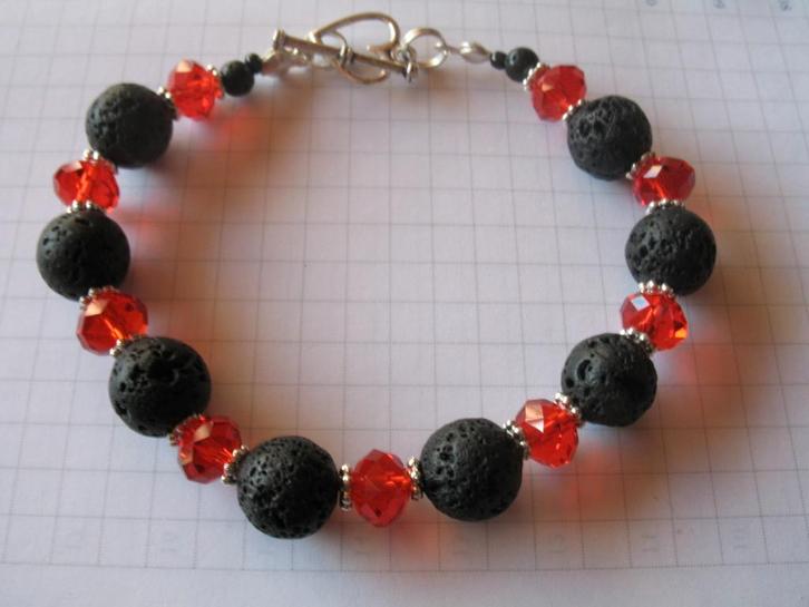 Armband: lava parels en kristal: rood, Handtassen en Accessoires, Armbanden, Nieuw, Overige materialen, Rood, Met bedels of kralen