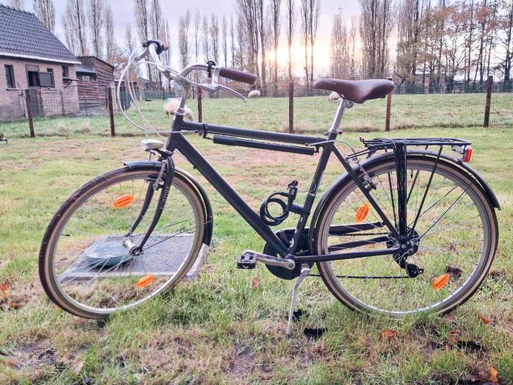 Herenfiets en damesfiets te koop. Vraagprijs: 50 euro/fiets, Fietsen en Brommers, Fietsen | Heren | Herenfietsen, Zo goed als nieuw