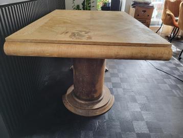 tafel beschikbaar voor biedingen