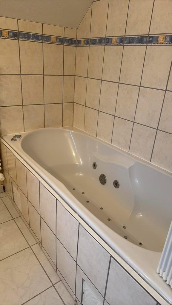 Bubbelbad met jacuzzi, Huis en Inrichting, Badkamer | Complete badkamers, Gebruikt, Ophalen