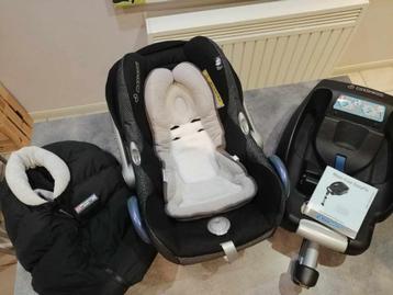 Maxi cosy CABRIOFIX + Base ISOFIX + accessoires hiver