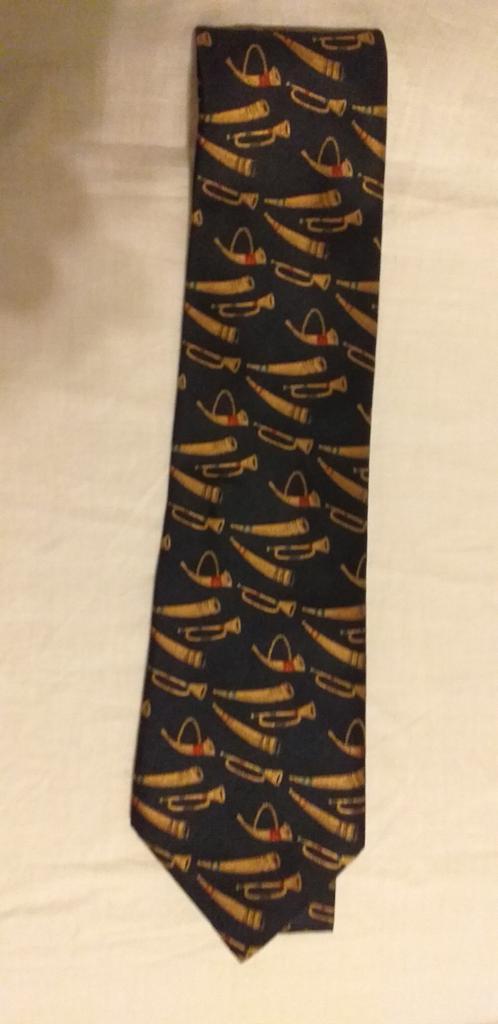 Derby stropdas met trompetpatroon, Kleding | Heren, Stropdassen, Zo goed als nieuw, Met patroon, Blauw, Ophalen of Verzenden