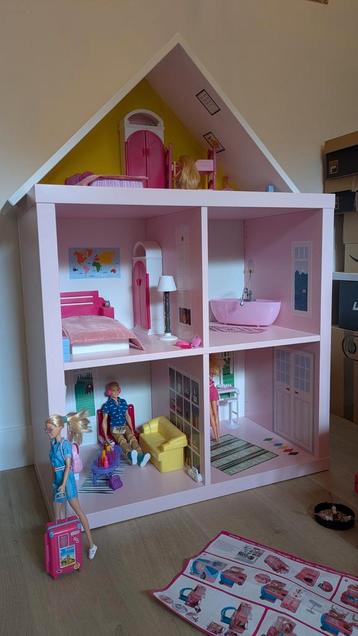 Pakket Barbie & co: Barbiehuis (DIY) - camper - cabrio - pop beschikbaar voor biedingen