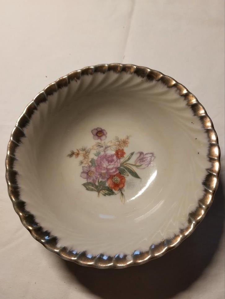 klein porseleinen schaaltje, Antiek en Kunst, Antiek | Schalen