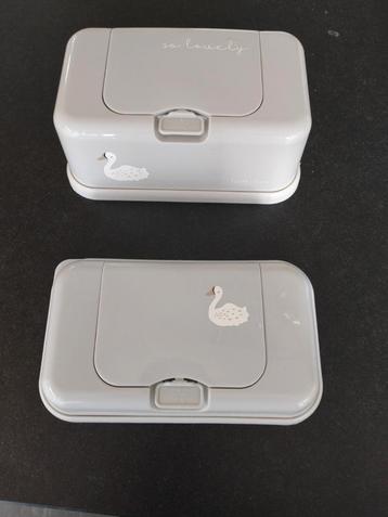 doosjes voor tissues en vochtige doekjes beschikbaar voor biedingen