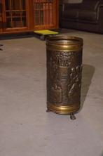 seau à parapluie cuivre, Enlèvement