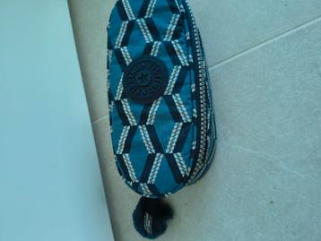 Kipling pennen doos geruit en Eastpak Pennen doos turquoise  beschikbaar voor biedingen