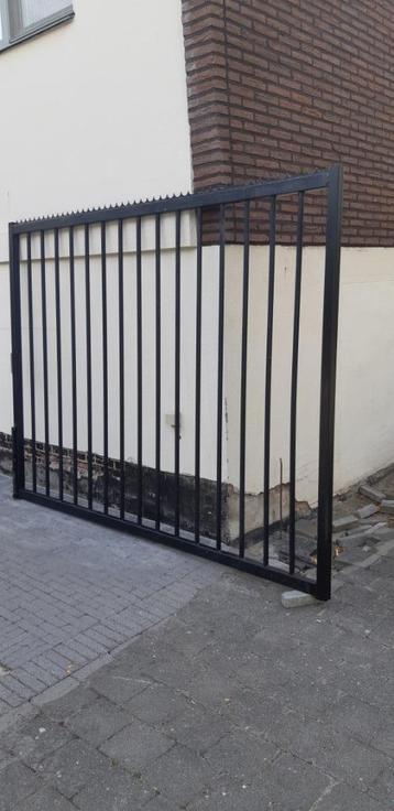 DUBBELE POORT  INDUSTRIEEL    2X 2.50  H= 1.90 beschikbaar voor biedingen
