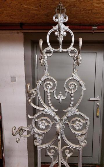 Porte-manteau ancien en fonte