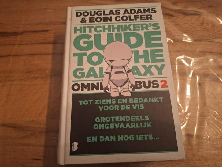 The hitchhiker's Guide to the Galaxy - omnibus 2, Boeken, Science fiction, Zo goed als nieuw, Ophalen of Verzenden