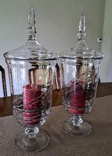 Set van 2 decoratieve glazen potten met deksel en op voet