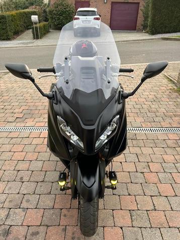 TMAX 562cc jaar 2024 nog steeds garantiebureau  beschikbaar voor biedingen