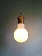 Bolvormige suspensie in witte opaline en messing, Ophalen of Verzenden