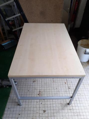 kantine tafels beschikbaar voor biedingen