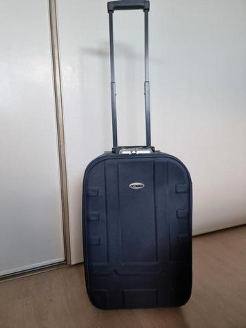 Reis koffer,valies,handbagage, perfecte staat met cijferslot beschikbaar voor biedingen