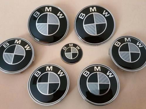 Bmw emblemen set van 7x logo's zwart wit carbon e60 e90 e39, Auto-onderdelen, Carrosserie, Motorkap, BMW, Voor, Achter, Links