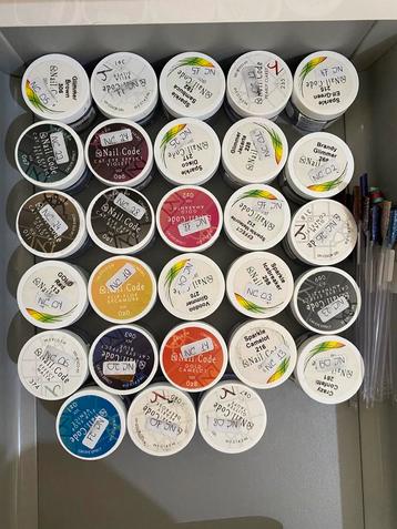 28 gelkleuren Nailcode beschikbaar voor biedingen