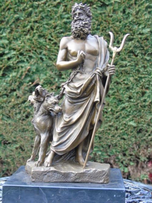 statue de cerbère et son chien a 3 têtes en bronze signé ., Antiquités & Art, Antiquités | Bronze & Cuivre, Bronze, Enlèvement ou Envoi
