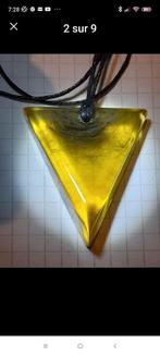Grand pendentif en ambre miel de provenance Ukraine, Bijoux, Sacs & Beauté, Jaune, Enlèvement ou Envoi, Neuf, Pierre ou Minéral