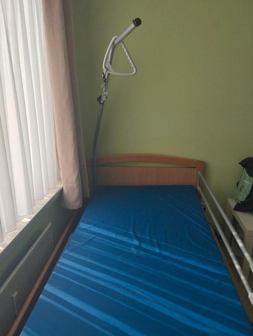 Lit médical avec matelas médical, Divers, Matériel Infirmier, Utilisé, Enlèvement