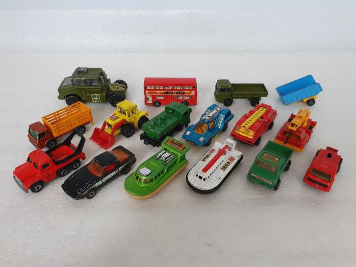 Lot van 16 voertuigen Matchbox - Corgi Junior - Majorette, Hobby en Vrije tijd, Modelauto's | Overige schalen, Gebruikt, Auto
